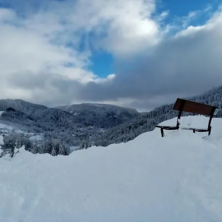 Nyaraló Logis L'arverne Du Rocher A Vue Sur La Montagne